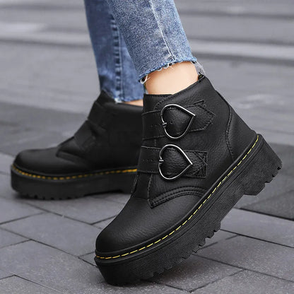 Damen Stiefeletten – Strukturierte Passform – Herzschnalle – Chunky Sohle