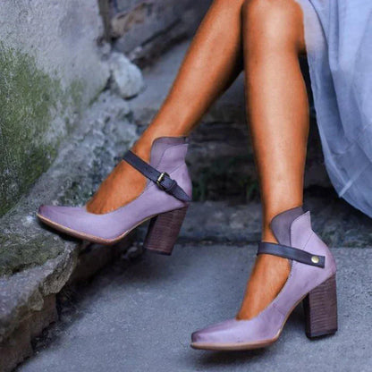 Damen Blockabsatz Schuhe – Geschlossene Spitze – Knöchelriemen – Elegante Struktur