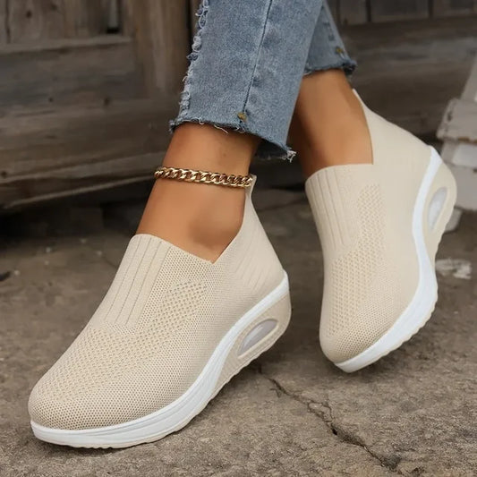 Damen Slip-On Sneaker – Atmungsaktives Mesh – Gepolsterte Sohle – Leicht & Bequem