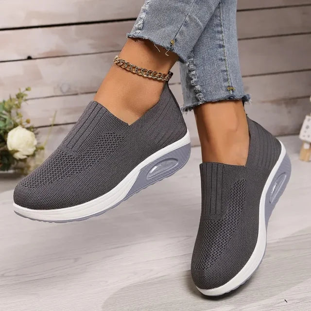 Damen Slip-On Sneaker – Atmungsaktives Mesh – Gepolsterte Sohle – Leicht & Bequem