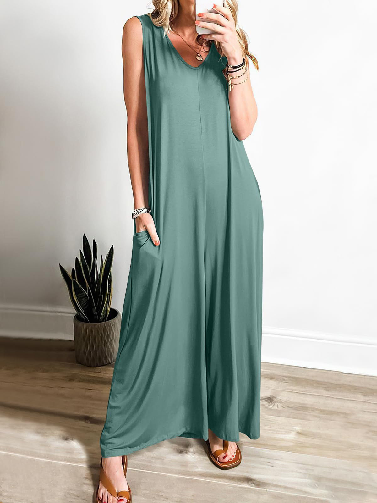 Damen Maxikleid – Weicher Feinstrick – Ärmellos – V-Ausschnitt – Seitentaschen