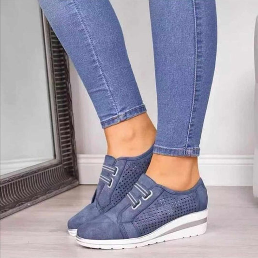Damen Wedgesneaker – Slip-On Design – Atmungsaktiv – Rundzeh – Elastischer Einsatz