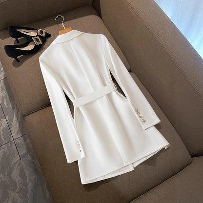 Damen Blazerkleid – Taillierte Passform – Notch-Revers – Gürtel – Goldknöpfe – Langarm