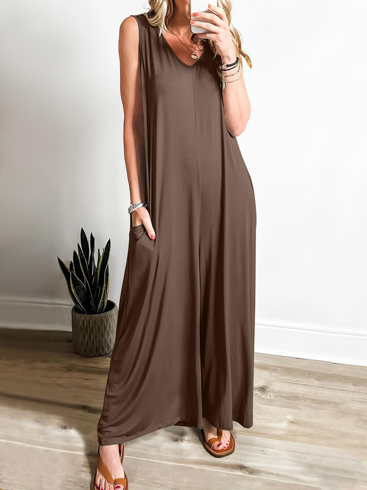 Damen Maxikleid – Weicher Feinstrick – Ärmellos – V-Ausschnitt – Seitentaschen