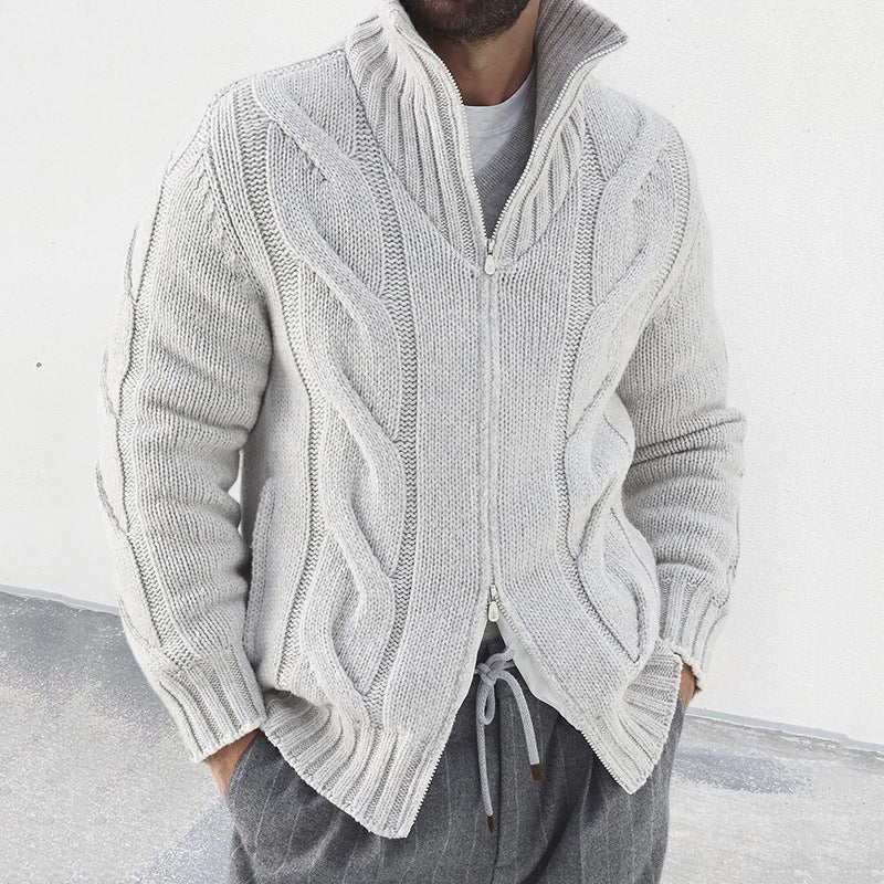 Herren Strickjacke – Relaxed Fit – Zopfmuster Ärmel – Hoher Kragen – Reißverschluss