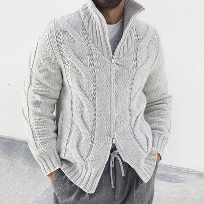 Herren Strickjacke – Relaxed Fit – Zopfmuster Ärmel – Hoher Kragen – Reißverschluss