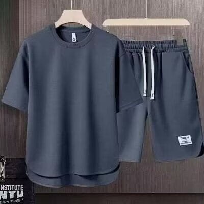 Herren Trainingsset – Lockerer Schnitt – Atmungsaktives Funktionsmaterial – Kurzarm & Shorts