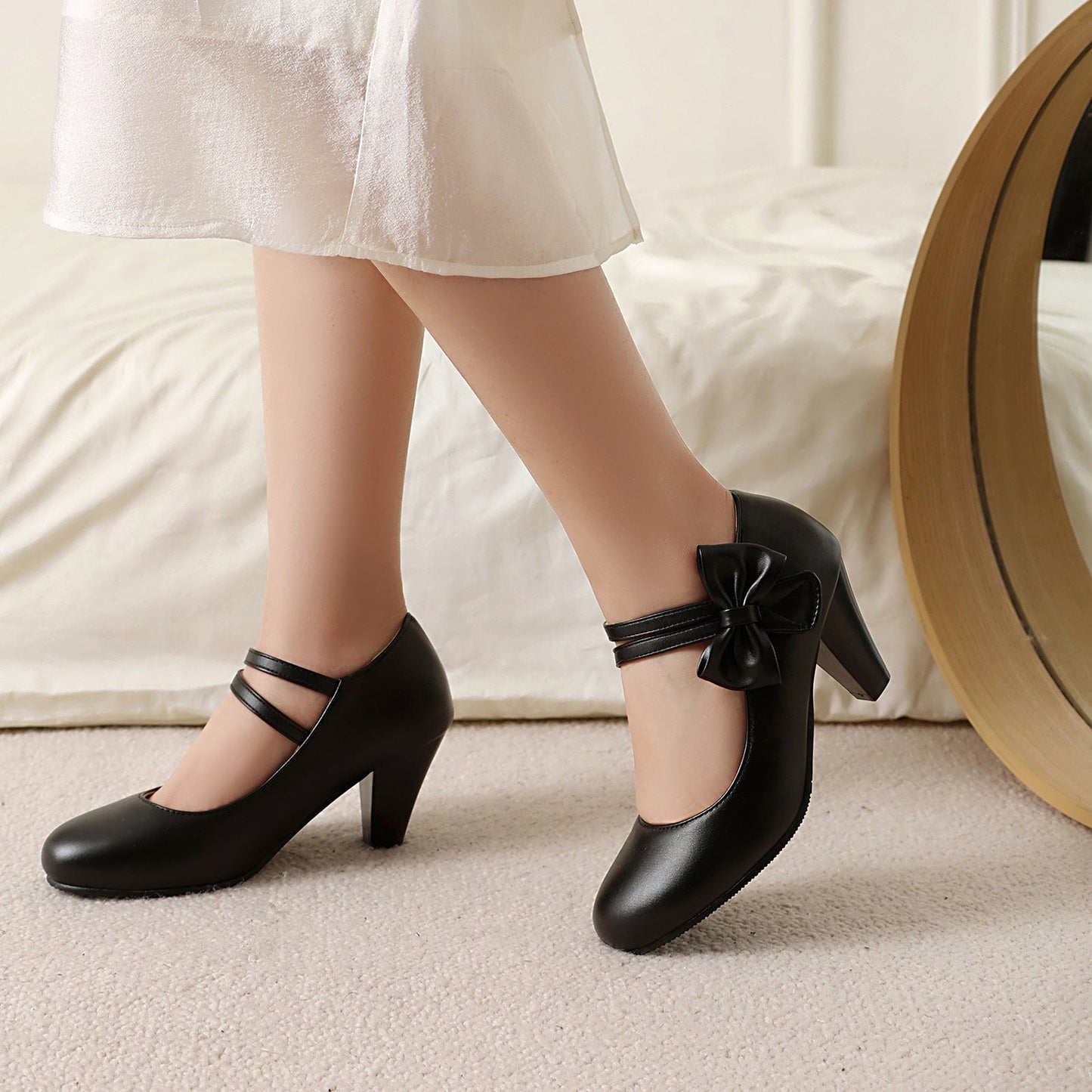Damen High Heels – Spitzer Zehenbereich – Schleifendetail – Doppelriemen Design