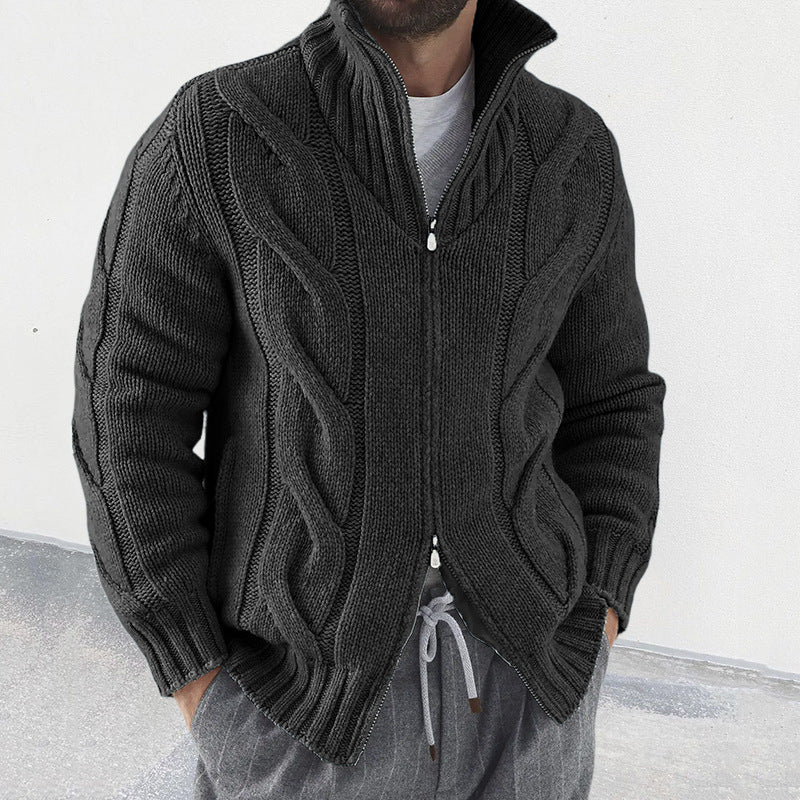 Herren Strickjacke – Relaxed Fit – Zopfmuster Ärmel – Hoher Kragen – Reißverschluss
