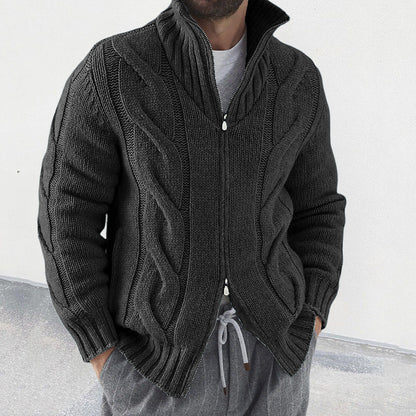 Herren Strickjacke – Relaxed Fit – Zopfmuster Ärmel – Hoher Kragen – Reißverschluss