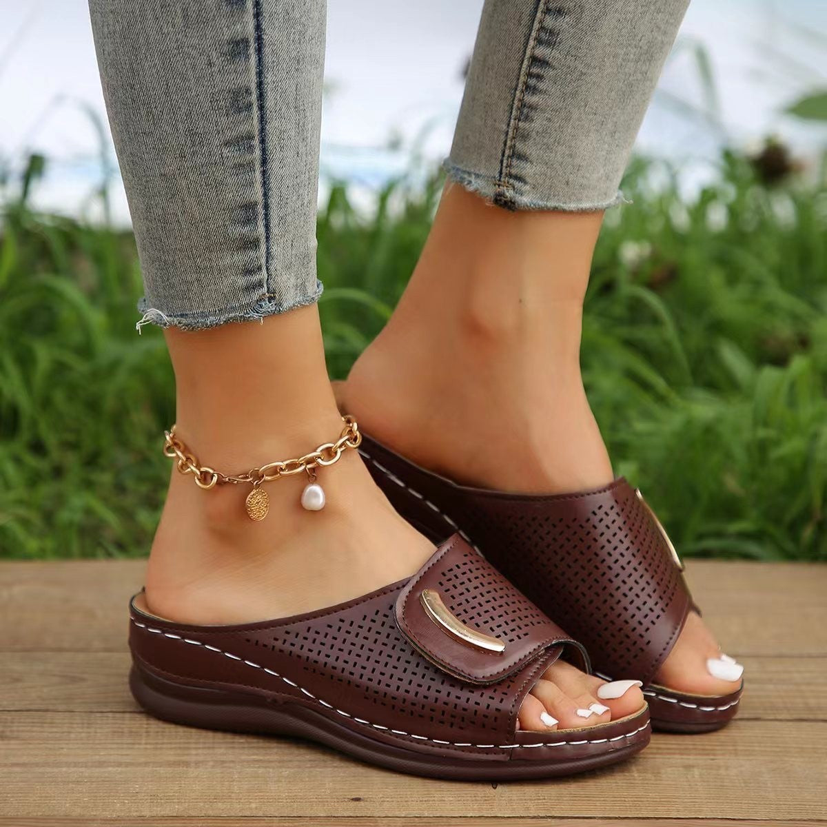 Damen Wedgesandalen – Slip-On – Offene Spitze – Atmungsaktiv – Breite Riemen