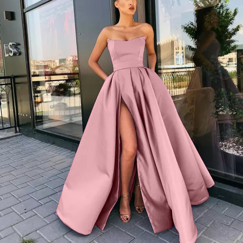 Damen Abendkleid – Schulterfrei – Figurbetontes Oberteil – Weiter Rock mit Schlitz