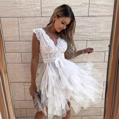 Damen Partykleid – Figurbetontes Oberteil – V-Ausschnitt – Tüllrock – Knielang