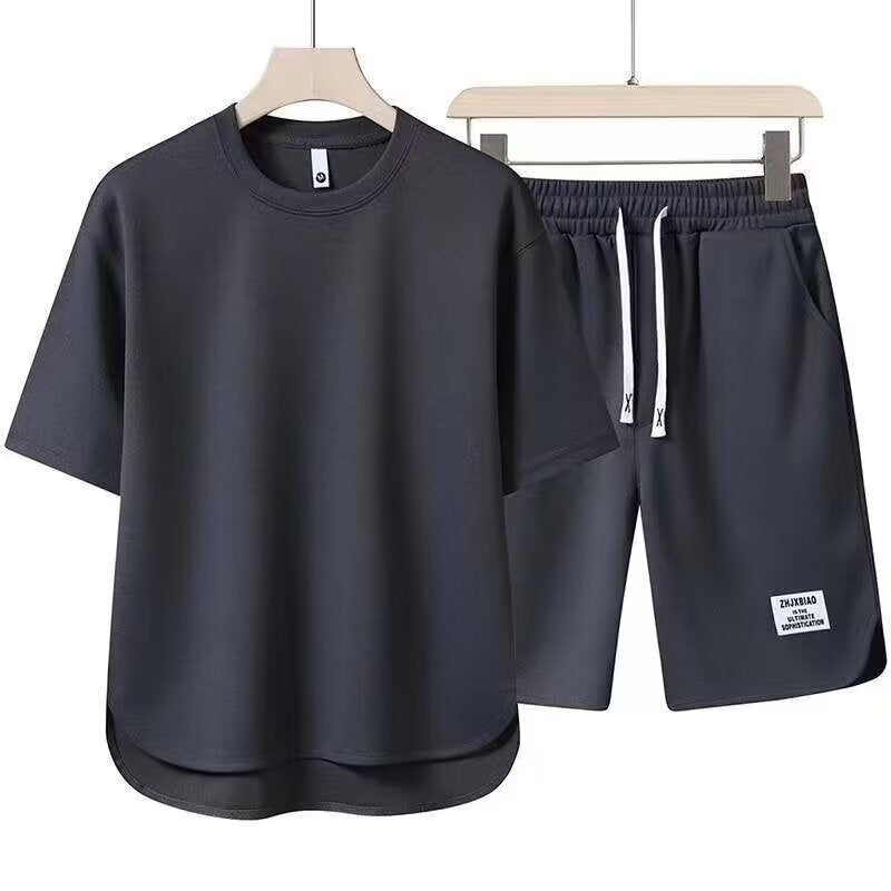 Herren Trainingsset – Lockerer Schnitt – Atmungsaktives Funktionsmaterial – Kurzarm & Shorts