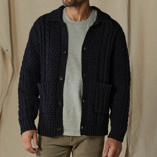 Herren Cardigan – Soft Knit – Relaxed Fit – Zopfmuster – Knopfleiste – Kragen – Taschen