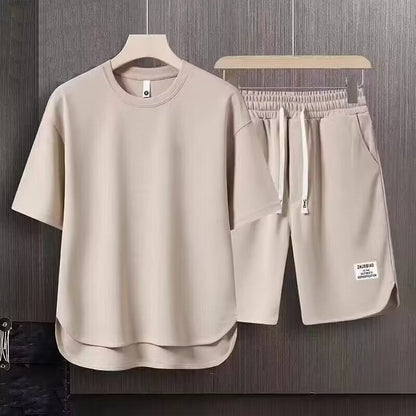Herren Trainingsset – Lockerer Schnitt – Atmungsaktives Funktionsmaterial – Kurzarm & Shorts