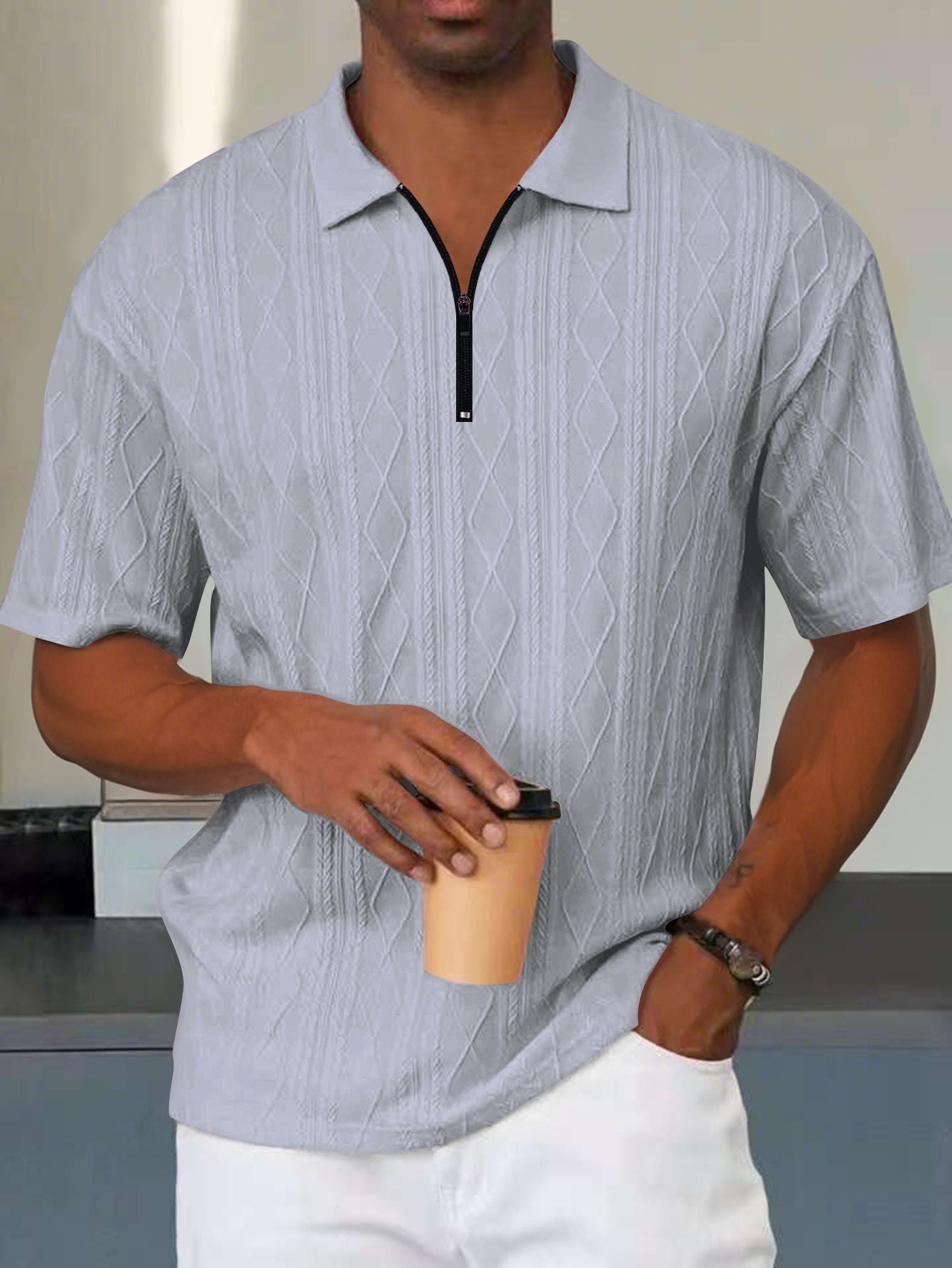 Herren Poloshirt – Relaxed Fit – Soft Knit – Zip-Kragen – Kabelstrickmuster