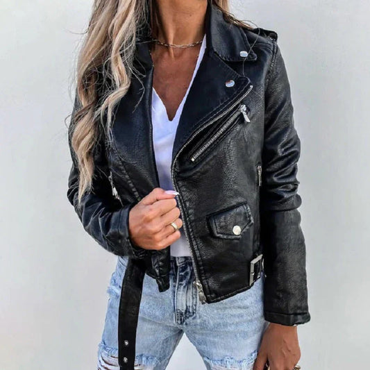 Damen Bikerjacke – Lederoptik – Taillierter Schnitt – Kurze Länge – Asymmetrischer Reißverschluss – Taillengürtel