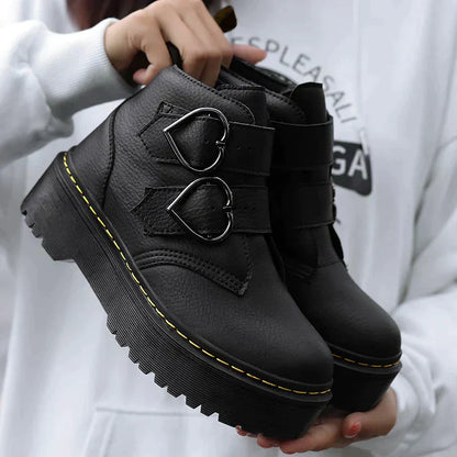 Damen Stiefeletten – Strukturierte Passform – Herzschnalle – Chunky Sohle