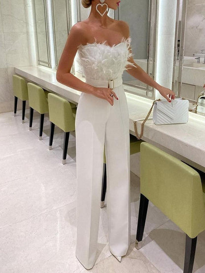 Damen Jumpsuit – Schulterfrei mit Federn – Taillengürtel – Weites Bein – Elegant