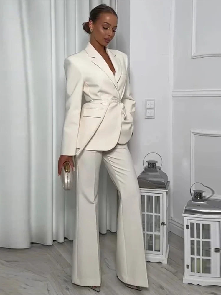 Damen Anzug Set – Taillierter Blazer mit Gürtel – Weite Hose – Luxusstoff
