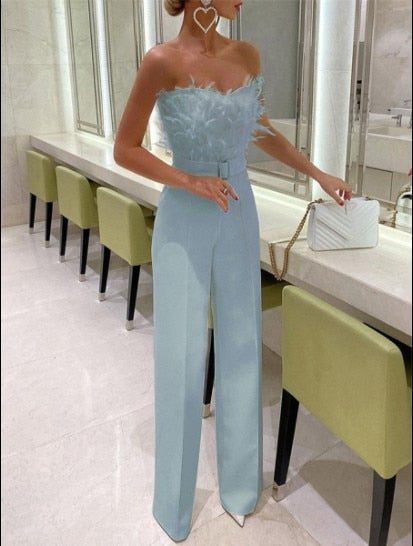 Damen Jumpsuit – Schulterfrei mit Federn – Taillengürtel – Weites Bein – Elegant
