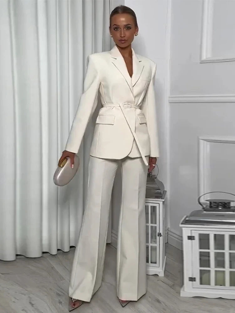 Damen Anzug Set – Taillierter Blazer mit Gürtel – Weite Hose – Luxusstoff