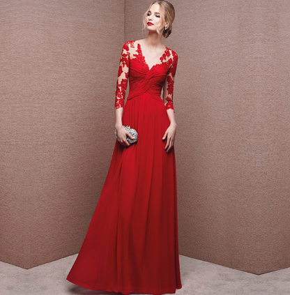 Damen Abendkleid – Figurbetonter Schnitt – Spitze – Raffung – Fließender Rock