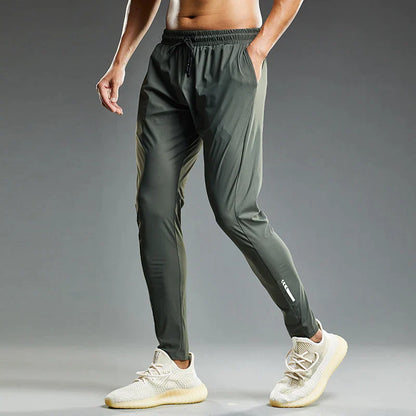 Herren Jogginghose – Slim Fit – Atmungsaktives Stretchmaterial – Mit Kordelzug und Taschen