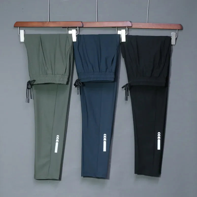 Herren Jogginghose – Slim Fit – Atmungsaktives Stretchmaterial – Mit Kordelzug und Taschen