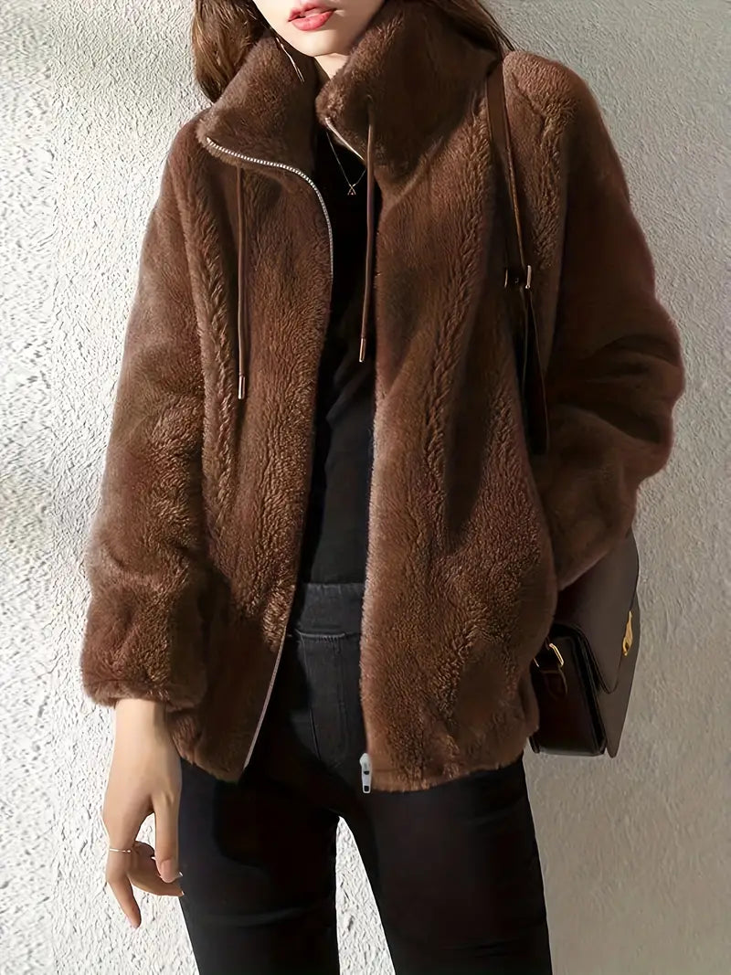 Damen Teddy Mantel – Plüschfleece – Oversized Schnitt – Hoher Kragen mit Kordelzug