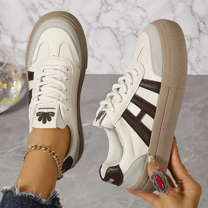 Damen Sneakers – Low-Top – Plateau Sohle – Schnürung – Modischer Freizeitstil