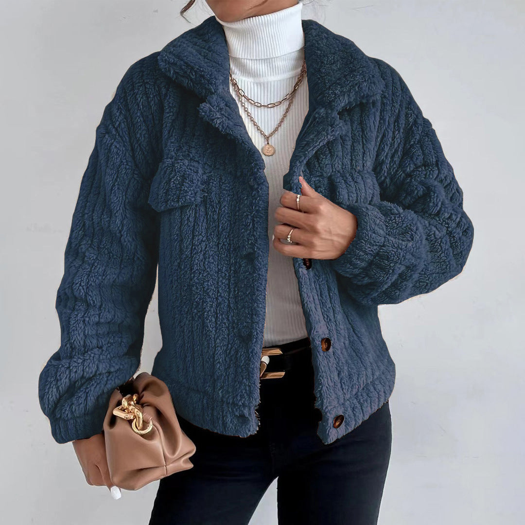 Damen Teddy Mantel – Oversized Passform – Flauschige Struktur – Kurze Länge – Knopfverschluss