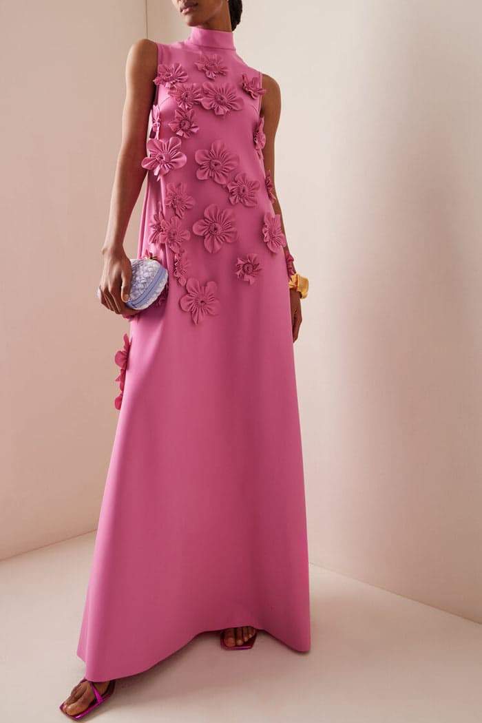 Damen Maxikleid – Lockerer Schnitt – Luxusstoff – 3D Blumenapplikation – Hoher Ausschnitt