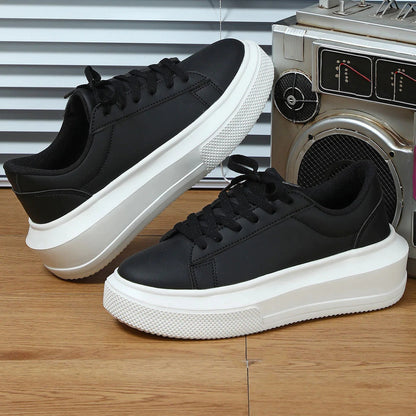 Damen Sneakers – Plateau Sohle – Low-Top – Glatte Optik – Schnürverschluss