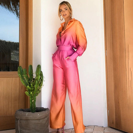 Damen Jumpsuit – Satinoptik – Tailliert mit Gürtel – Weites Bein – Langarm mit Kragen