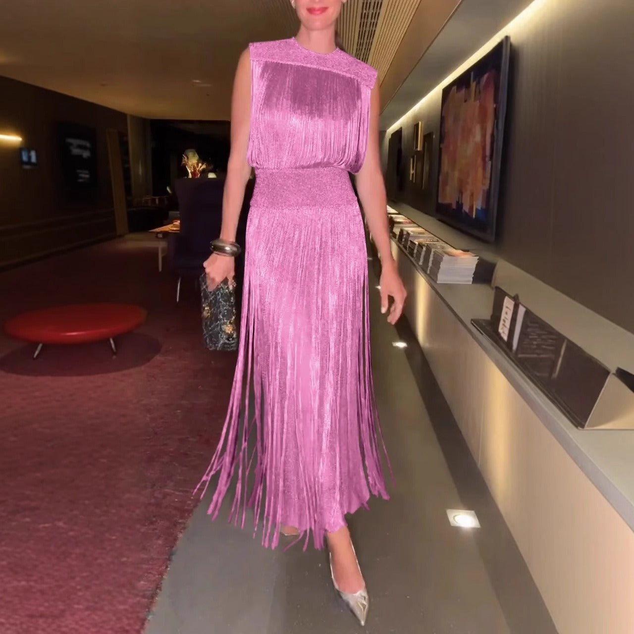 Damen Midikleid – Ärmellos – Elegante Passform – Fransen Saum – Seidige Optik