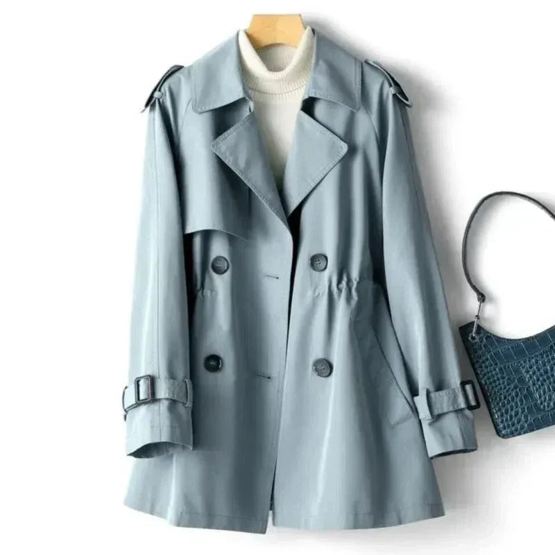 Damen Trenchcoat – Taillierter Schnitt – Doppelreihig – Schulterriegel – Gürtelmanschetten
