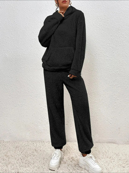 Damen Lounge Anzug – Teddyfleece – Lockerer Schnitt – Kapuze mit Kängurutasche