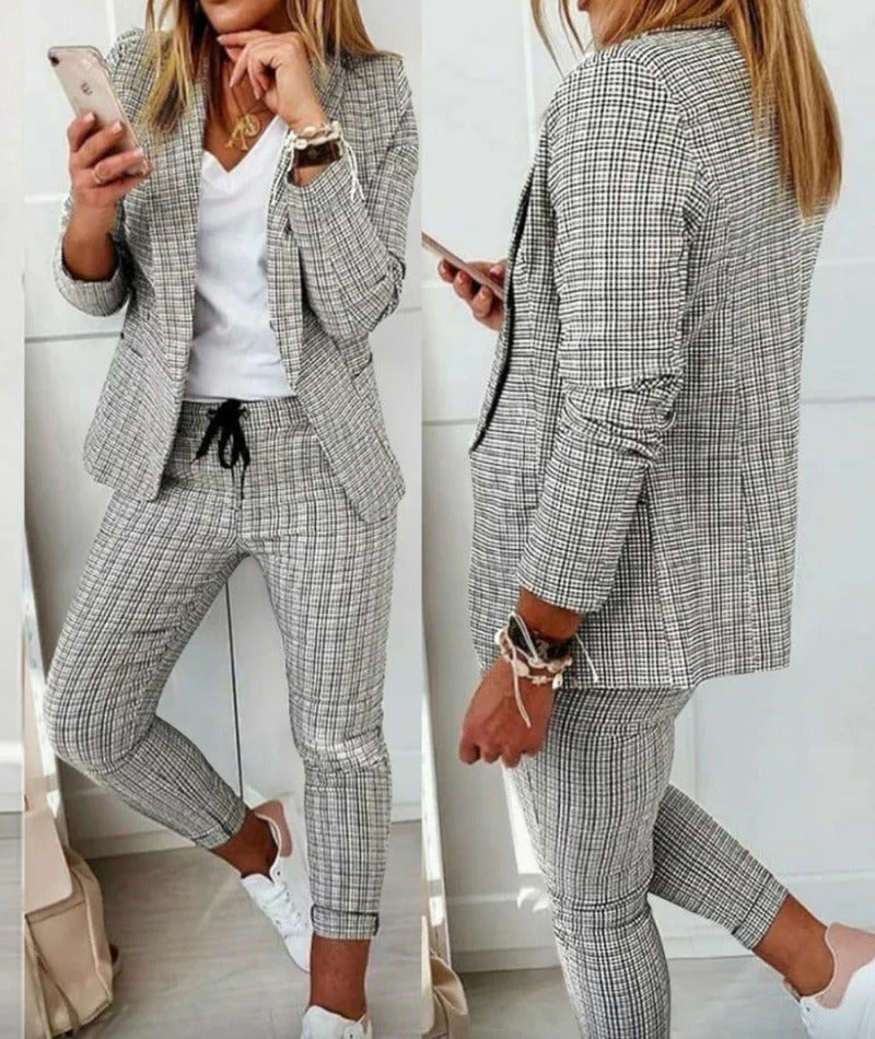 Damen Anzug Set – Taillierter Blazer mit Revers – Tapered Hose mit Kordelzug