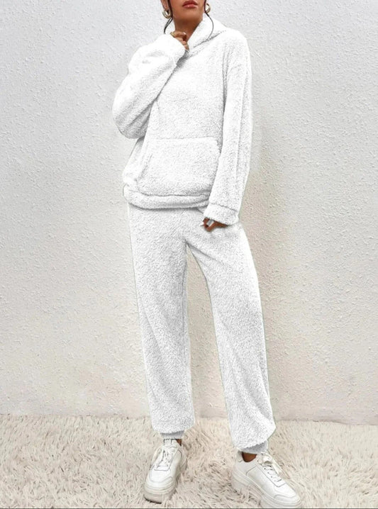 Damen Lounge Anzug – Teddyfleece – Lockerer Schnitt – Kapuze mit Kängurutasche