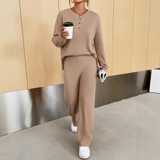 Damen Loungewear Set – Rippstrick – Lockerer Schnitt – Pullover mit Knopfleiste