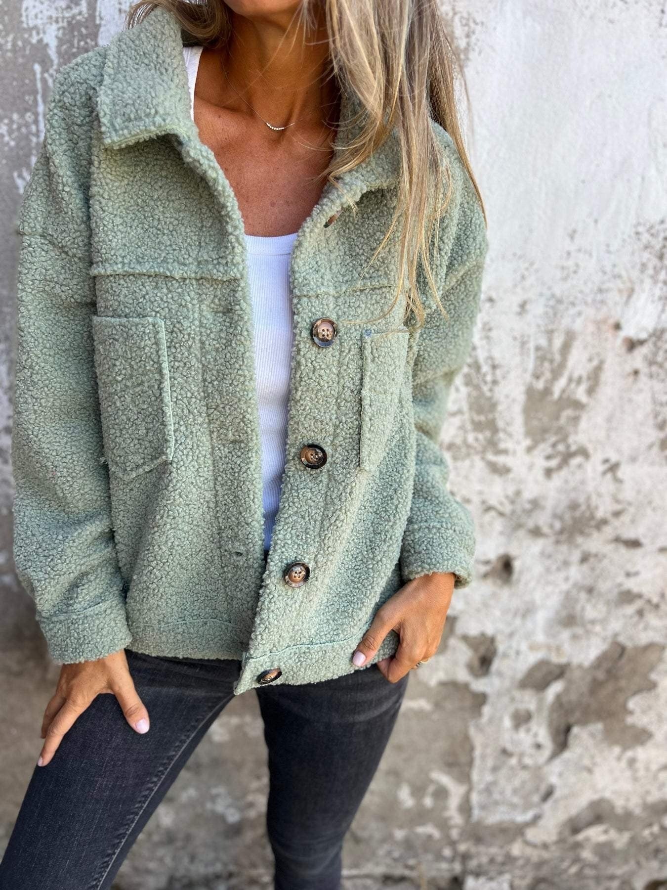 Damenjacke – Shearling-Look – Locker geschnitten – Weiter Kragen – Knopfverschluss