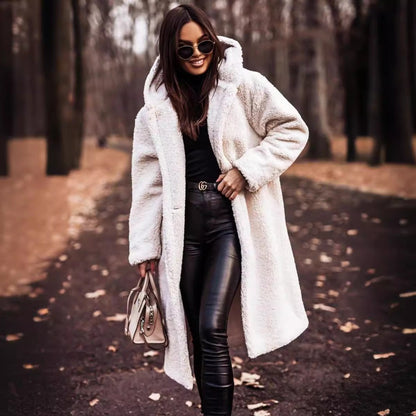 Damen Wollmantel – Oversized Schnitt – Kapuze – Knopfverschluss – Langform