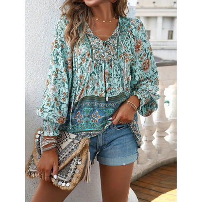 Damen Bluse – Flowy Fit – V-Ausschnitt mit Bindeband – Boho Print – Lange Ärmel
