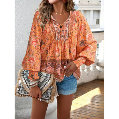 Damen Bluse – Flowy Fit – V-Ausschnitt mit Bindeband – Boho Print – Lange Ärmel
