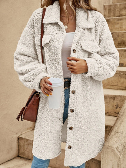 Damen Plüschmantel – Oversized Passform – Knopfleiste – Reverskragen – Knie­lang