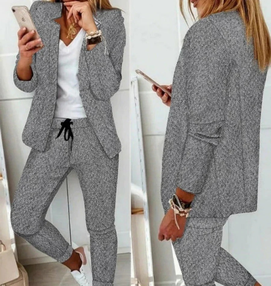 Damen Anzug Set – Taillierter Blazer mit Revers – Tapered Hose mit Kordelzug