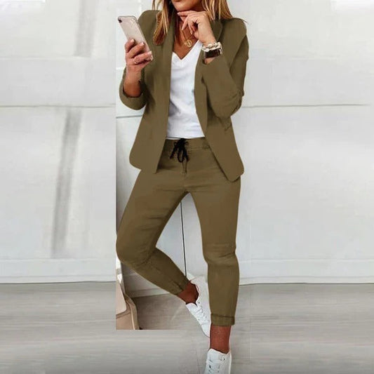 Damen Anzug Set – Taillierter Blazer mit Revers – Tapered Hose mit Kordelzug