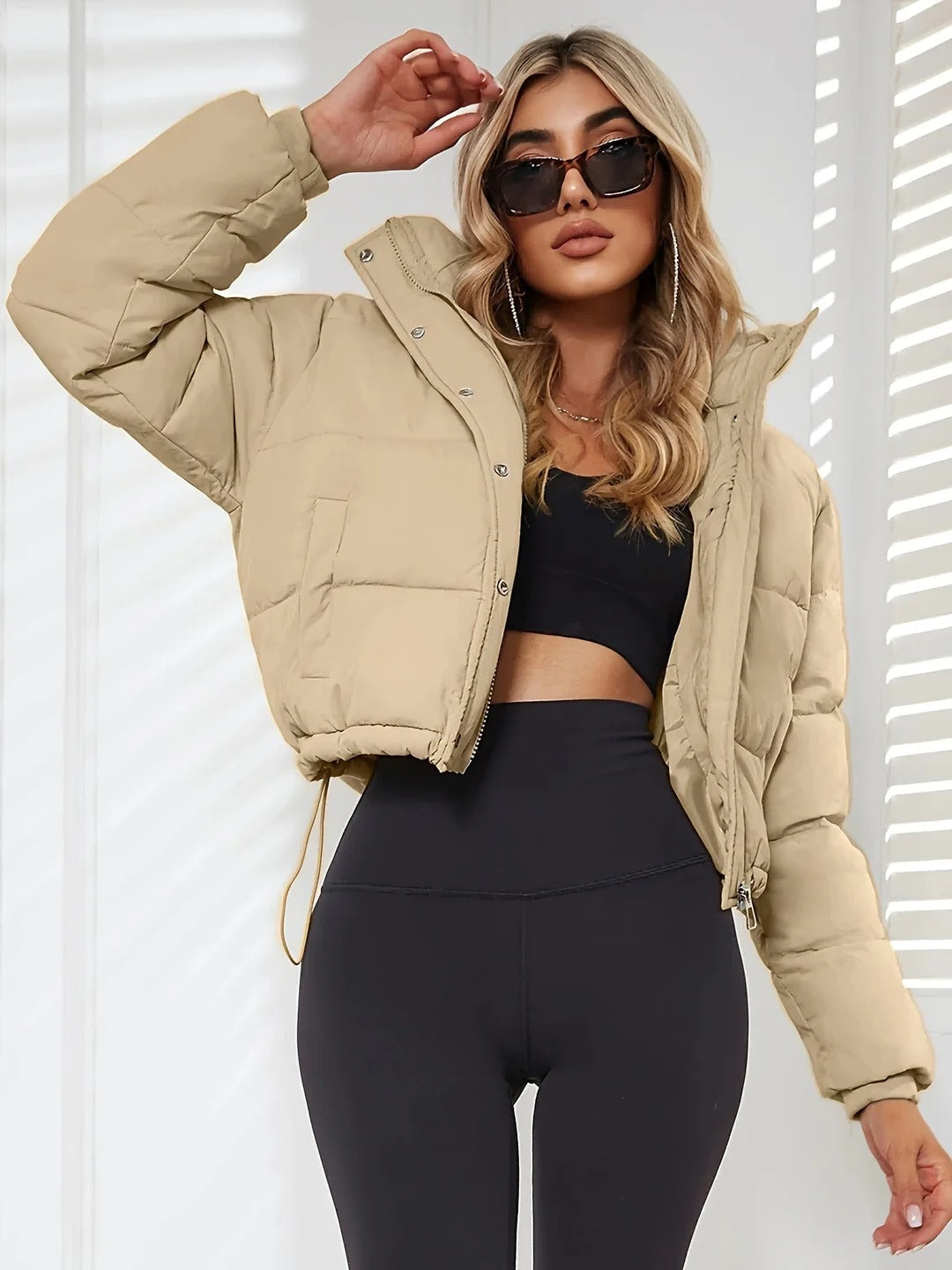 Damen Pufferjacke – Kurz geschnitten – Gesteppt – Mit Kapuze und Kordelzugabschluss